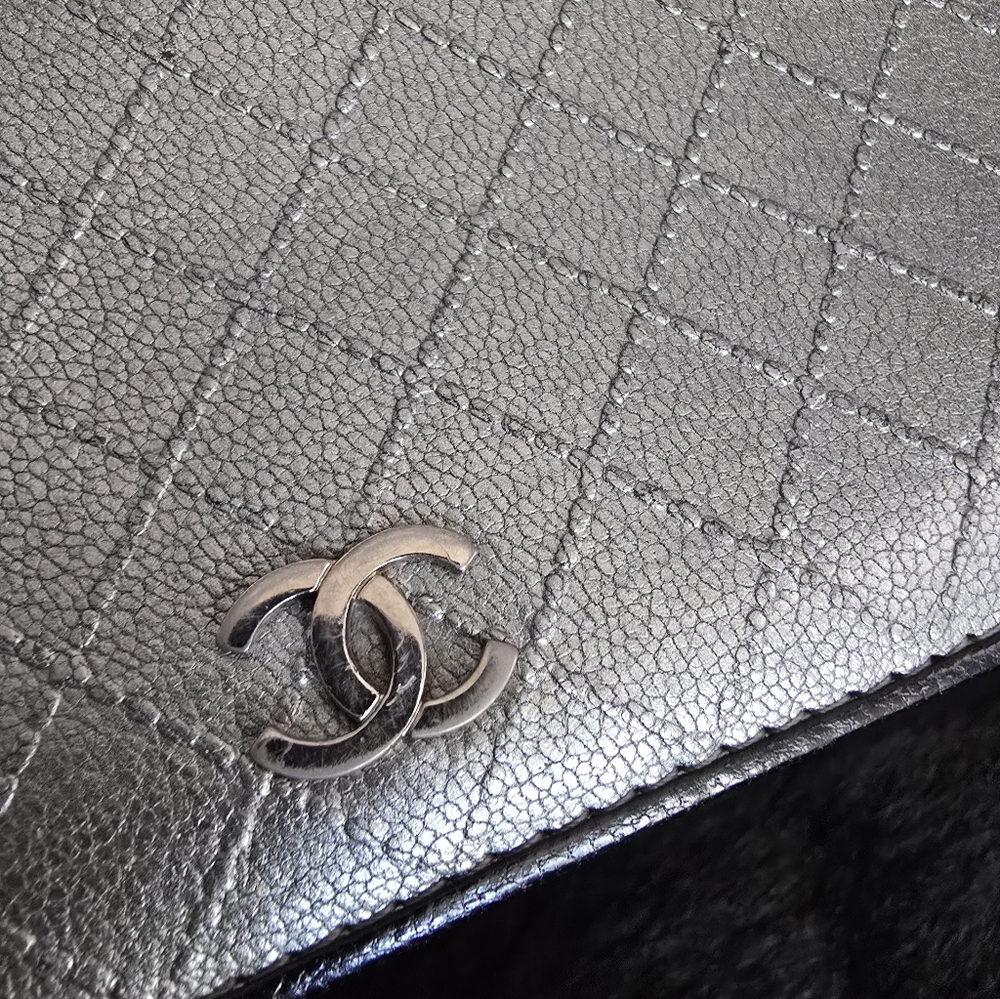 CHANEL Silver Quilted Leather Clutch with CC Logo - Picture 16 of 16
